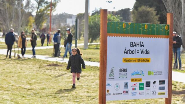 Se plantaron 180 especies en el paseo de Cuyo