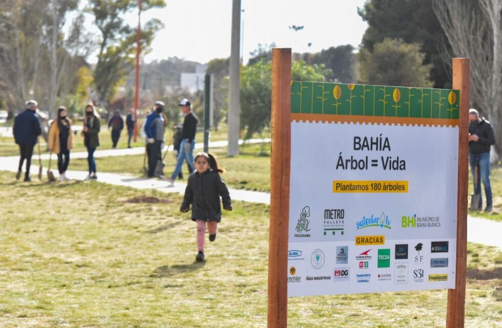 Plantaron 180 nuevas especies en el paseo de Cuyo