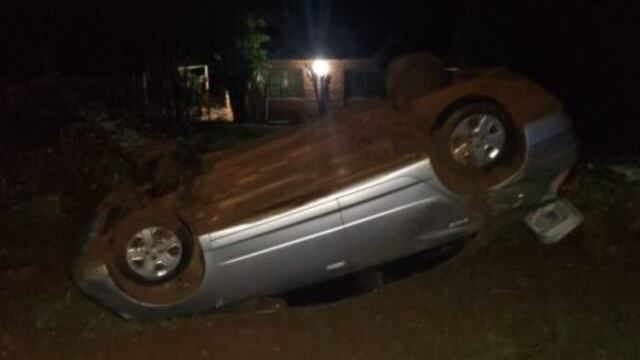 Por esquivar un perro, despistó con su vehículo en El Alcázar.