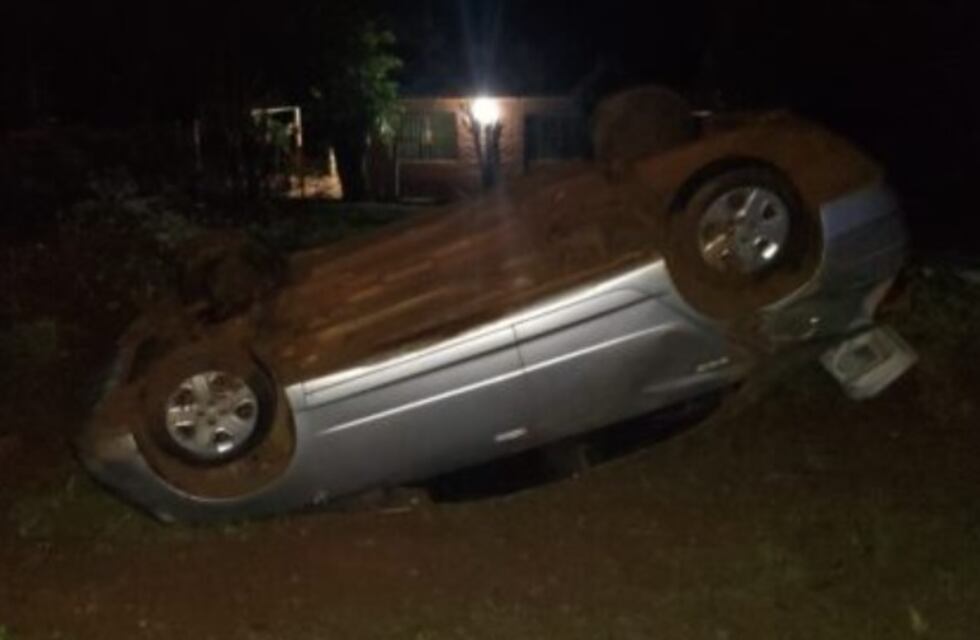 Por esquivar un perro, despistó con su vehículo en El Alcázar