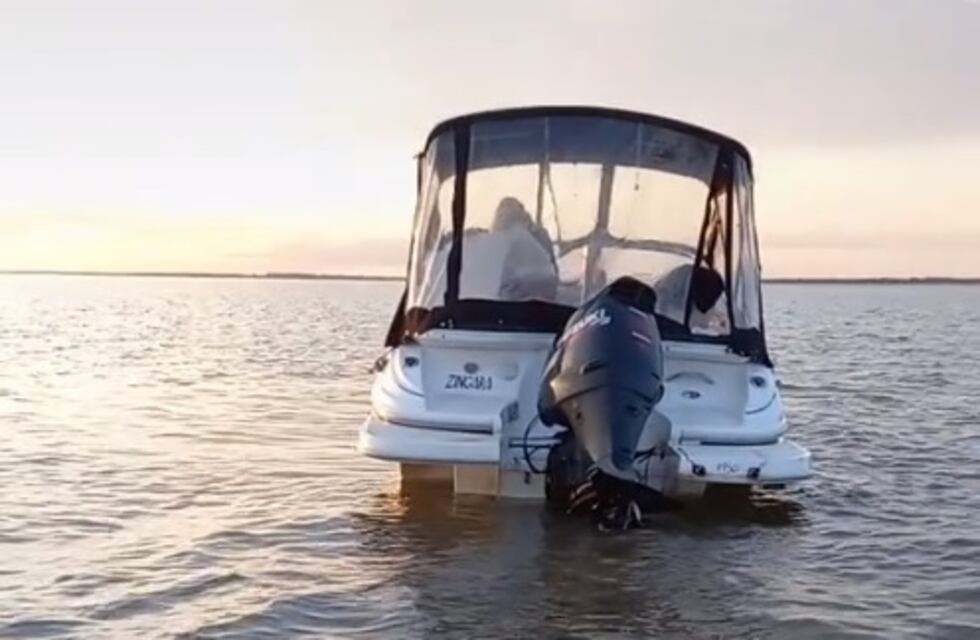 Quedó varado 13 horas con su lancha en el río de la Plata y compartió el calvario en TikTok