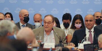 El presidente de la Comisión de Presupuesto y Hacienda, Carlos Heller, junto al jefe de Gabinete, Juan Manzur (Foto: Federico López Claro)
