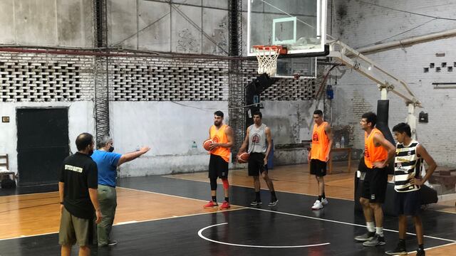 Estudiantes se prepara para su primera participación el la Liga Argentina de Básquet.