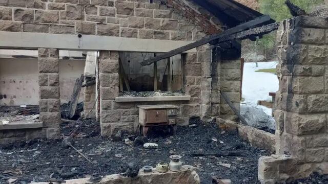 Así quedó la propiedad incendiada por mapuches en Villa Mascardi (Gentileza / Diario Río Negro)