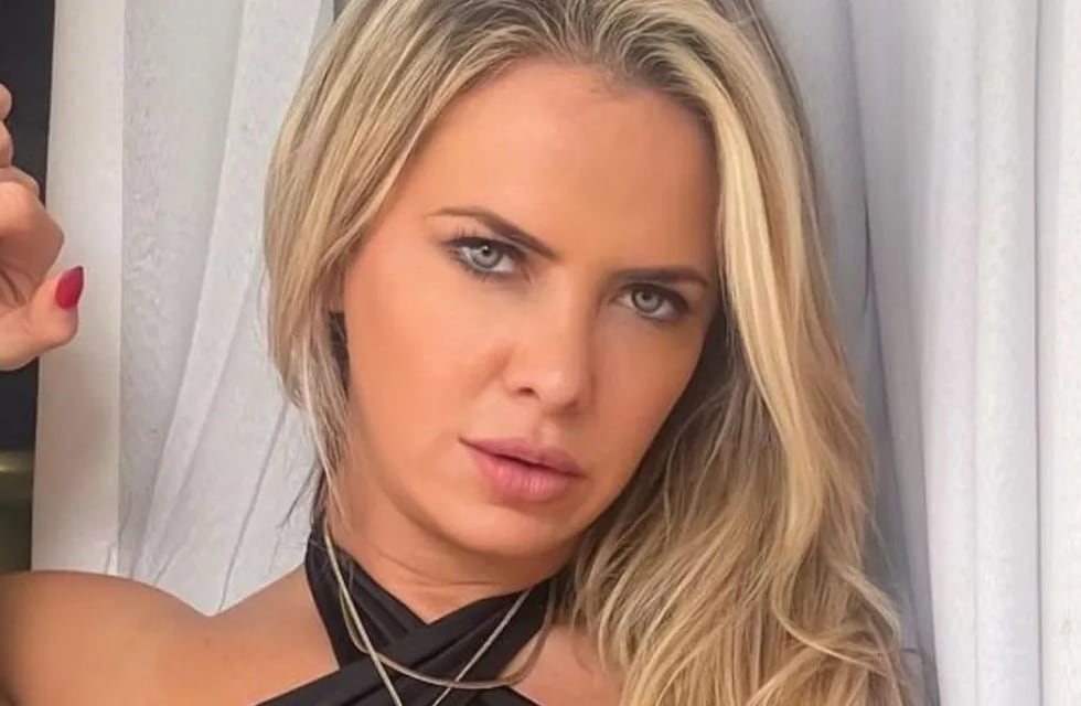 Alejandra Maglietti sorprendió con un look “total black” y su top underboob se llevó todas las miradas