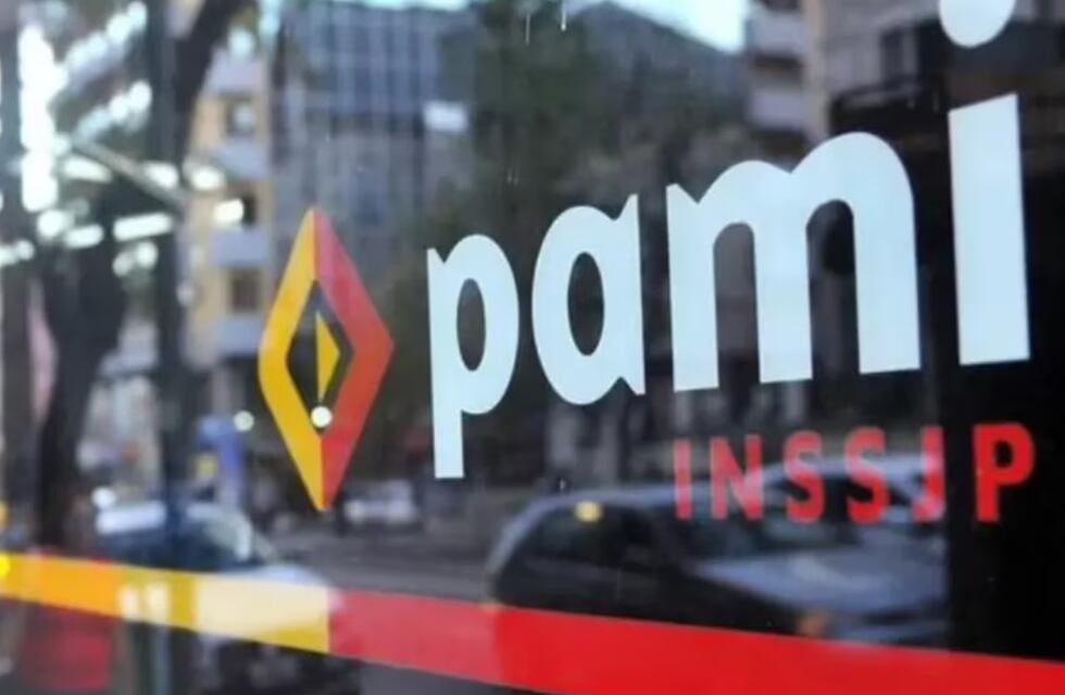 Villa Mercedes: un hombre se encadenó en el PAMI para que atiendan a su madre