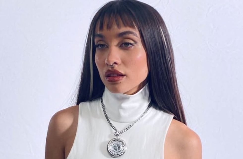 María Becerra besó a una fan en España y la foto se convirtió en tendencia