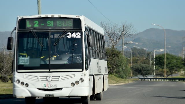 El Ersep autorizó a las empresas del transporte interurbano de la provincia de Córdoba a aumentar el boleto hasta un 11%. (Pedro Castillo / La Voz)