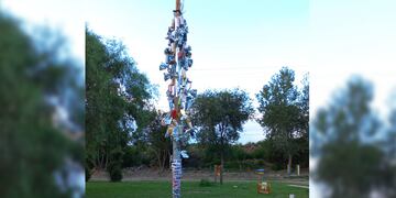 El poste donde el chico recibió la descarga (Gentileza vecinos barrio El Chigolo).