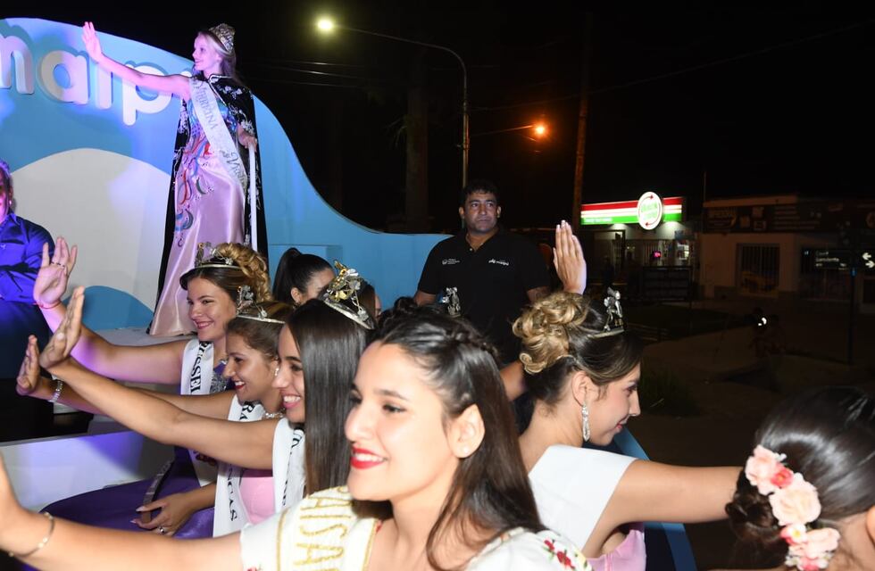 Una multitud de maipucinos recibió a la Virreina Nacional de la Vendimia, Giuliana Pilot