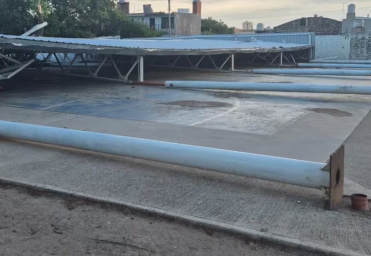 Habló la adolescente que sufrió el derrumbe del techo en un polideportivo. (Foto: El Doce)