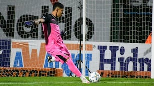 Lautaro Petruchi, surgido en Instituto, se destaca en Gimnasia de Mendoza, líder en la Primera Nacional.