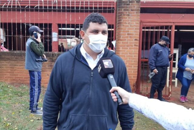 Con su voto emitido, el candidato Leonardo Rodríguez invita a “todos los vecinos a que se acerquen a votar con confianza”