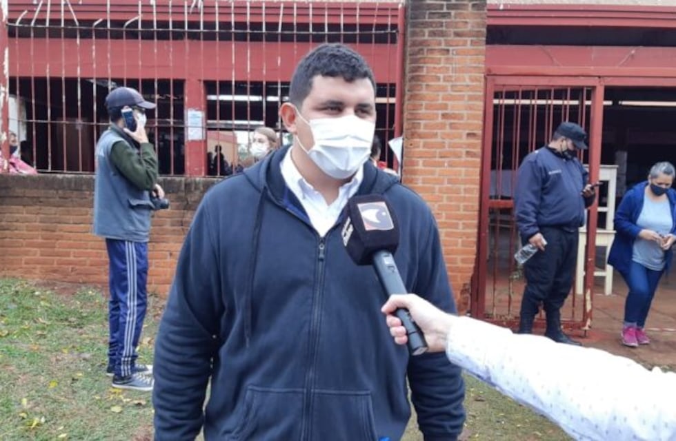 Con su voto emitido, el candidato Leonardo Rodríguez invita a “todos los vecinos a que se acerquen a votar con confianza”
