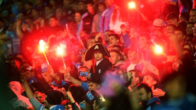 Fervor puro de los hinchas de Belgrano, a un paso del ascenso (Foto Javier Ferreyra).