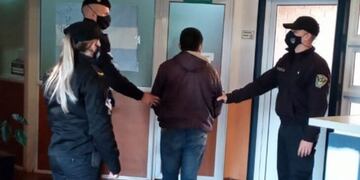 Tras estar prófugo durante seis meses, la Policía capturó a un hombre acusado de violación contra su hija menor de edad.