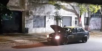 El Chevrolet Corsa detuvo su marcha entre Corrientes y Entre Ríos.