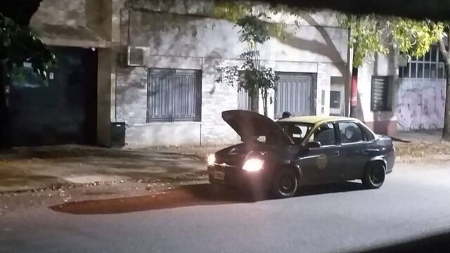 El Chevrolet Corsa detuvo su marcha entre Corrientes y Entre Ríos.