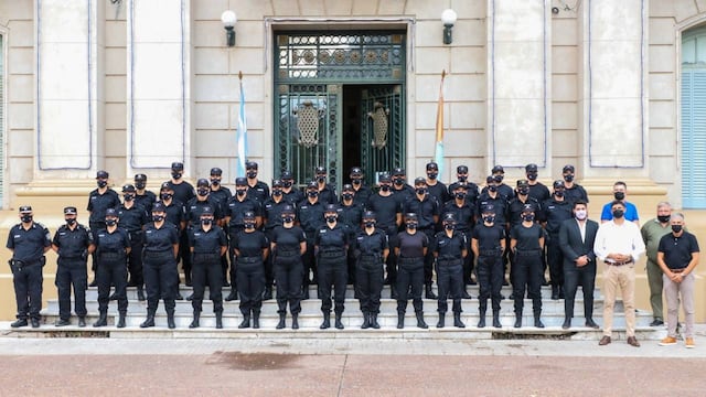 Ponen en funciones a 800 nuevos policías en Santa Fe