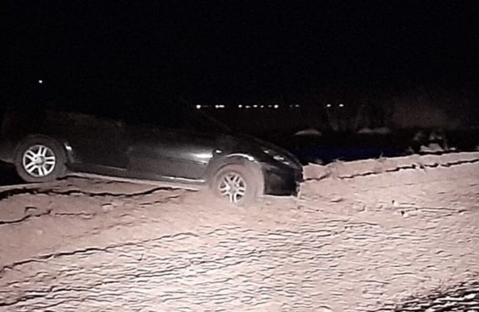 Fuga y persecución a un cabo de policía: estaba con una menor, escapó y casi vuelca