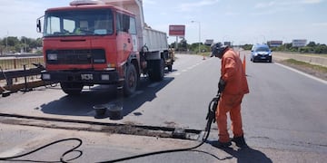 La empresa decidió intervenir la calzada hasta el final de la tarde.