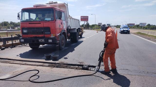 La empresa decidió intervenir la calzada hasta el final de la tarde.