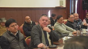 Dirigentes del sector empresario y del gremio de los trabajadores del trasporte público de pasajeros de Jujuy expusieron sus problemas ante la Comisión de Transporte de la Legislatura.