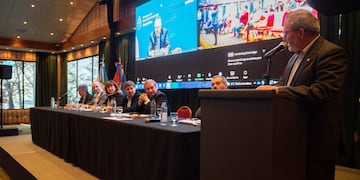 El Gobernador Gustavo Melella junto a la Vicegobernadora Mónica Urquiza encabezaron la Apertura 229° del Consejo Directivo y Asamblea Extraordinaria de FEHGRA.