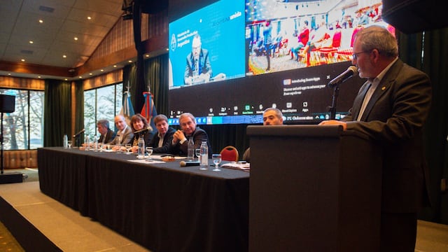 El Gobernador Gustavo Melella junto a la Vicegobernadora Mónica Urquiza encabezaron la Apertura 229° del Consejo Directivo y Asamblea Extraordinaria de FEHGRA.