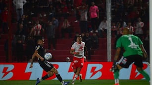 Instituto no juega bien y la pasa mal ante un Riestra más peligroso.