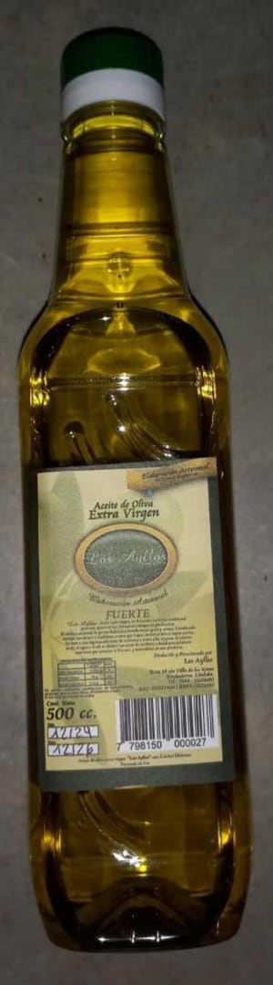 Aceite de Oliva prohibido por disposición del Anmat en todo el territorio nacional. Marca: Los Ayllos. Elaborado en Villa de las Rosas, Traslasierra, Córdoba. (imágenes de Anmat)