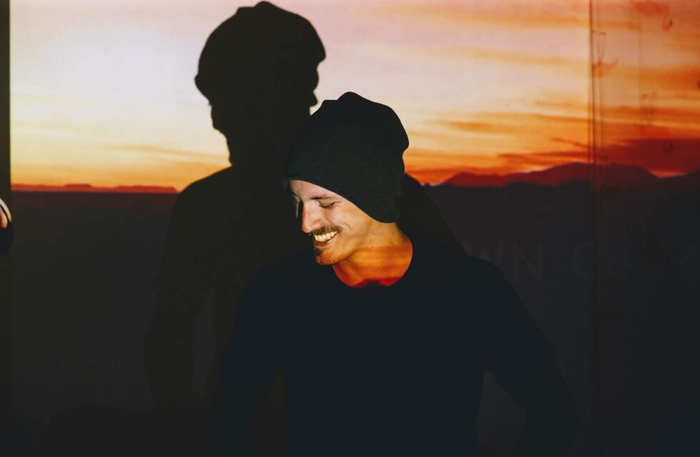 Demoró 5 días en llegar a Alemania y una bomba le estalló “al lado”: el agitado 2021 de un mendocino en ese país