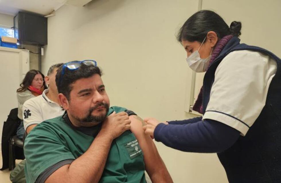 Prosigue la campaña de vacunación a personal esencial