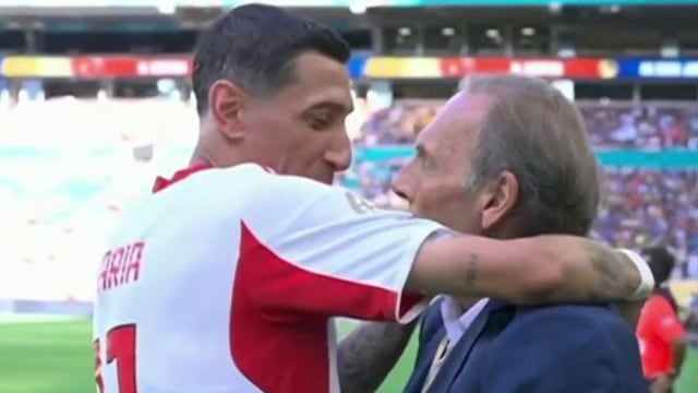 Di María abraza a Miguel Ángel Russo