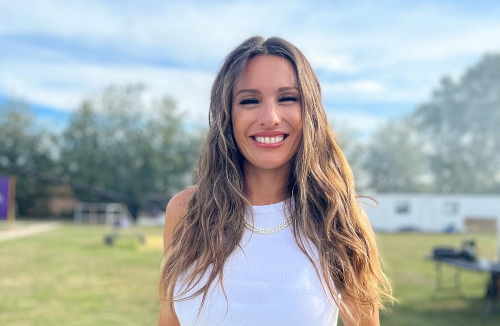 Pampita sorprendió a sus seguidores en Instagram con fotos en short de jean y bucaneras