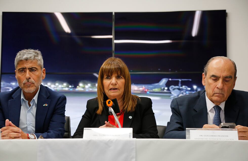 El Gobierno confirmó que la familia deportada de Fito Macías ya arribó a Ecuador: “Argentina no será un narco Estado”