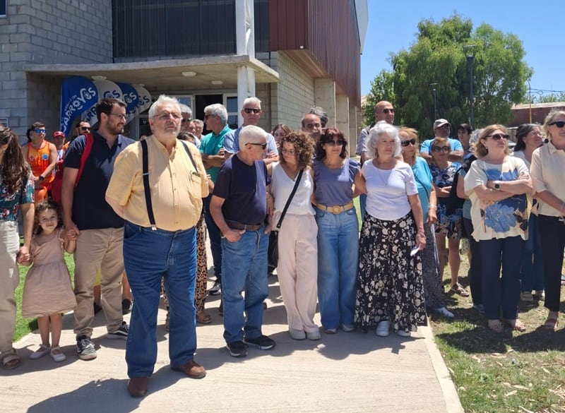 Se inauguró la temporada en el Natatorio Municipal que desde hoy lleva el nombre de “Hiram Silvestre Stefanini”