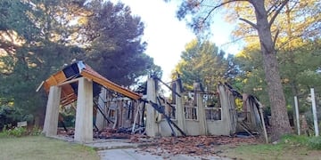 Incendio de la capilla de Pehuen Co: ordenan la restricción de la libertad de un menor