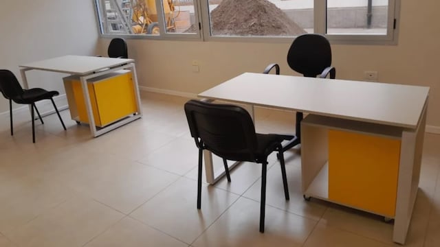 Internos de Villa Floresta repararon muebles para el Hospital Municipal