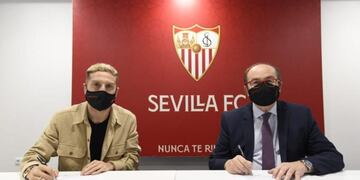 Gómez jugará en el Sevilla por tres años y medio.