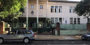 Piden la destitución de la docente.
