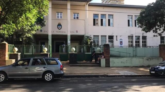 Piden la destitución de la docente.