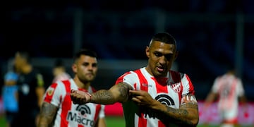 Clásico Belgrano - Instituto. Fernando Alarcón, el autor del 1 a 1, en Alberdi. (Nicolás Bravo / La Voz)