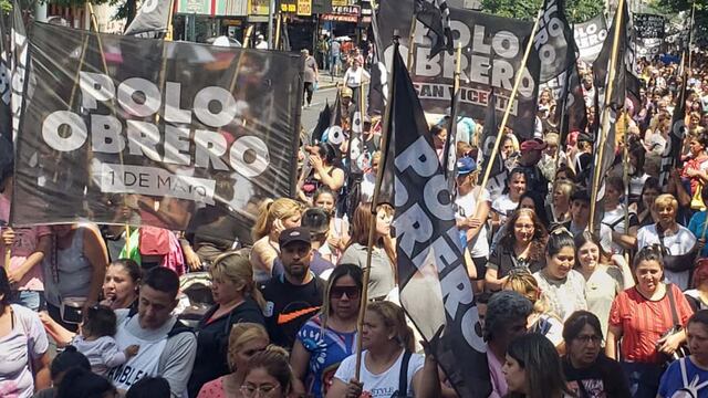 Marcha del Polo Obrero por las calles del centro de Córdoba. (Ramiro Pereyra / La Voz)