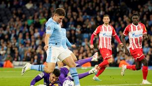 "¿Necesitas goles? llámalo a Julián Álvarez", el particular anuncio donde participó el cordobés.(AP)