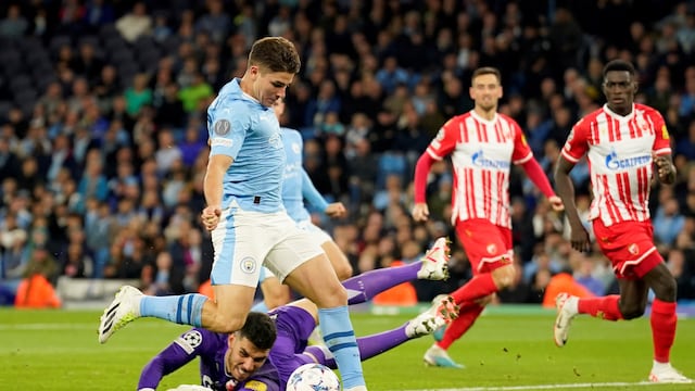 "¿Necesitas goles? llámalo a Julián Álvarez", el particular anuncio donde participó el cordobés.(AP)