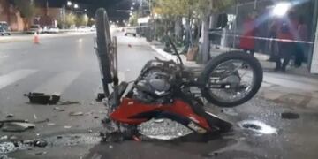 Así quedó la moto en la que circulaba la víctima.