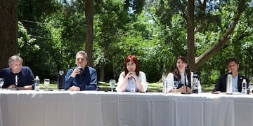 Máximo Kirchner, Sergio Massa, la intendenta de Moreno, Mariel Fernández, y Axel Kicillof. (PJ Bonaerense)