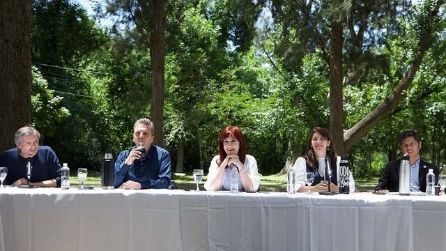 Máximo Kirchner, Sergio Massa, la intendenta de Moreno, Mariel Fernández, y Axel Kicillof. (PJ Bonaerense)