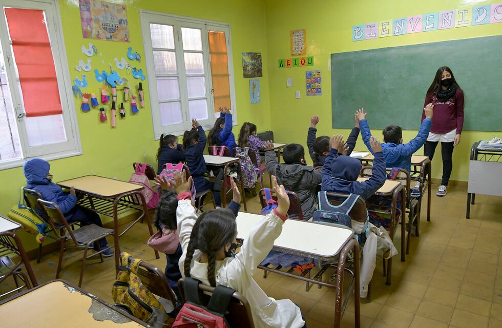 Clases presenciales en Mendoza: evalúan eliminar el uso de barbijos en los estudiantes de primaria